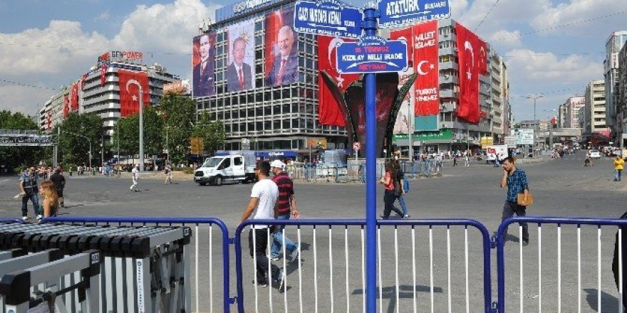 Kızılay Meydanı’nın adı ’15 Temmuz Kızılay Milli İrade Meydanı’ oldu
