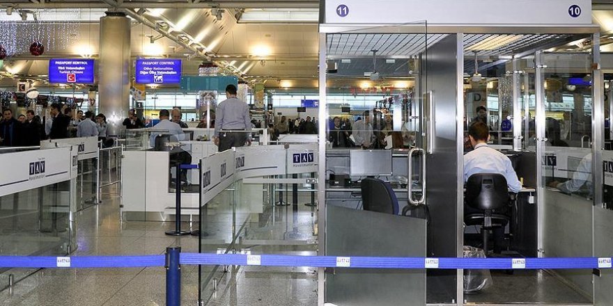 Gazetecilere yurt dışına çıkışta 'evrak şartı' geldi
