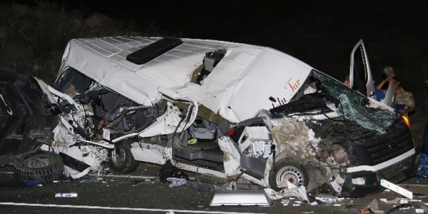 Iğdır’da trafik kazası: 2’si asker 1’i çocuk 5 yaralı