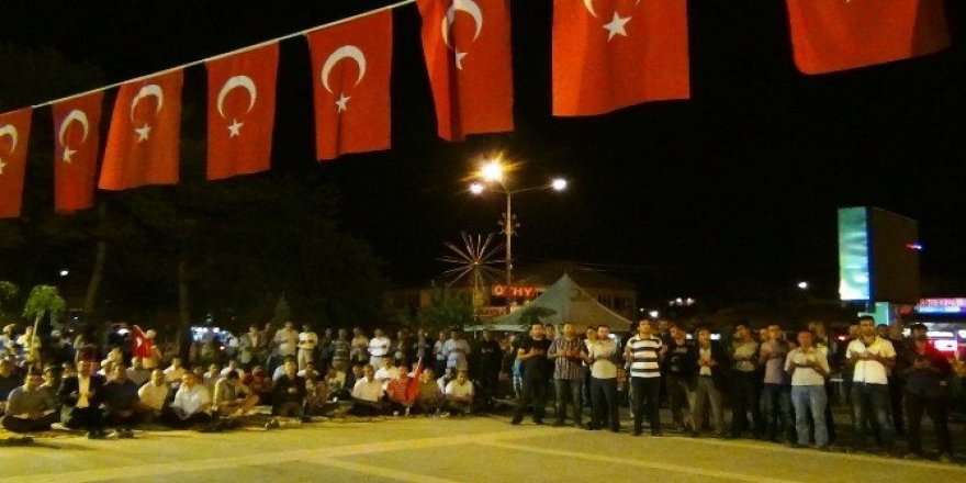 Erciş’te demokrasi nöbetine virgül konuldu