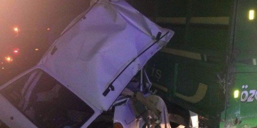 Otomobille biçerdöverin altına girdiler: 2 ölü