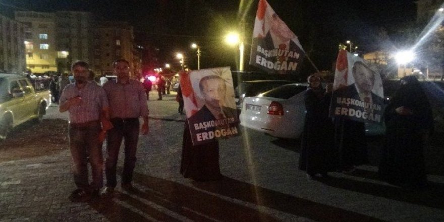 Güllüce İspir’de demokrasi nöbetinde