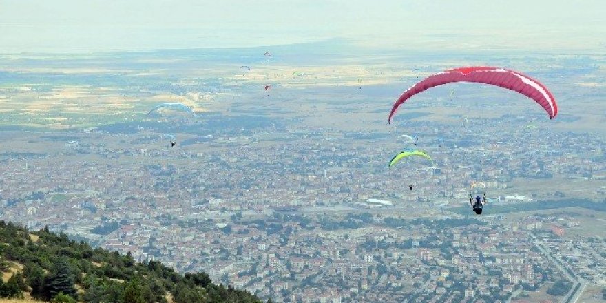 Akşehir 4. XC Open Türkiye Yamaç Paraşütü Mesafe Şampiyonası başlıyor