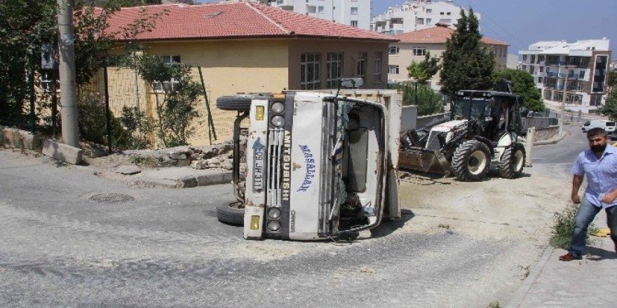 Kuşadası’nda trafik kazası; 3’ü ağır 5 yaralı