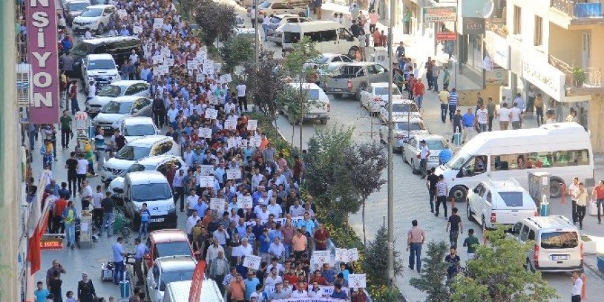 “Hakkari İl Kalsın” yürüyüşü