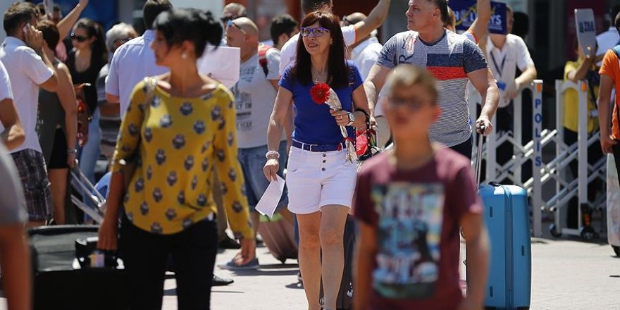 Turizmciler Rus turist için charter uçuşları bekliyor