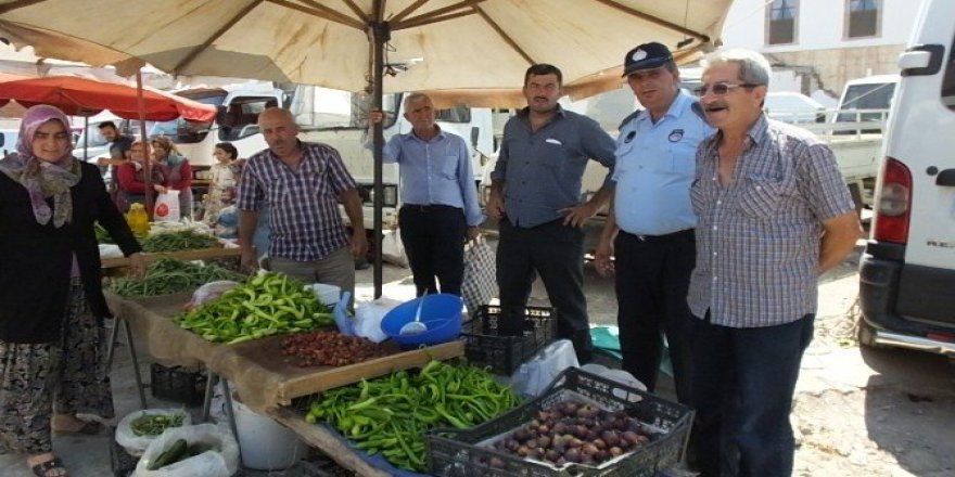 Burhaniye’de organik pazarı açıldı