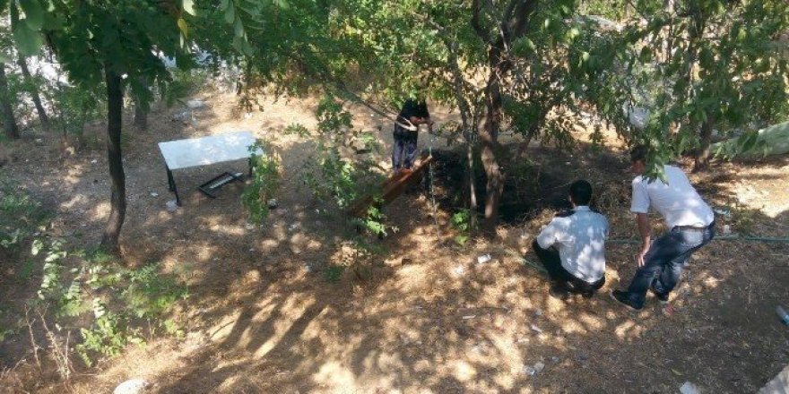 Hastane bahçesinde masa kurup içki içtiler, yangın çıkardılar!