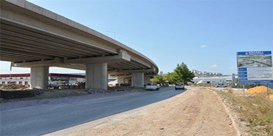 Outlet Center köprülü kavşağında çalışmalar devam ediyor