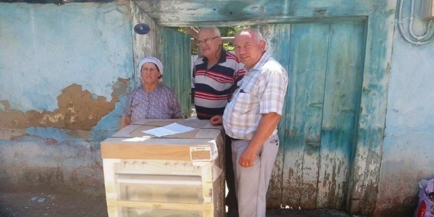 Geliri iyi olmayan ailelere yardım ediyorlar