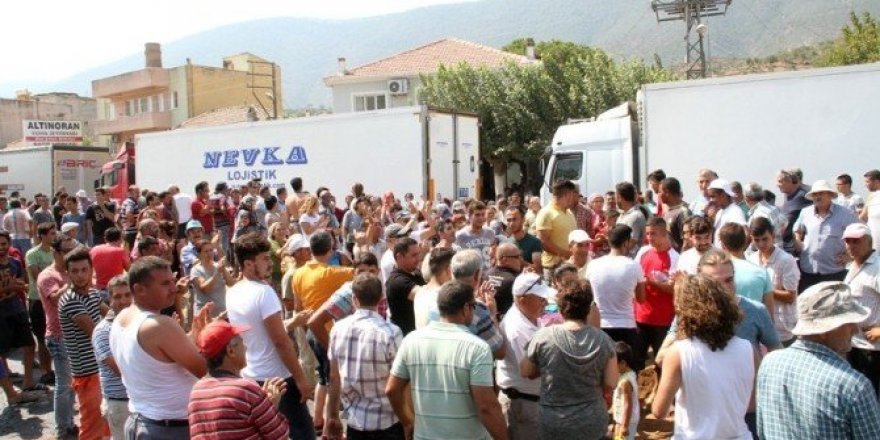Ölümlü kazaları protesto eden vatandaşlar karayolunu 4 saat kapattı