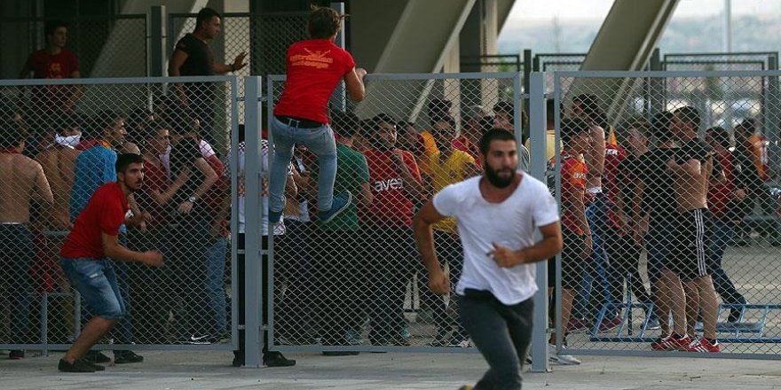Konya'da 4 taraftar bıçakla yaralandı