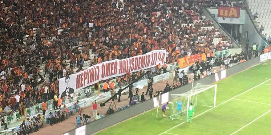 Galatasaray taraftarından Ömer Halisdemir pankartı!