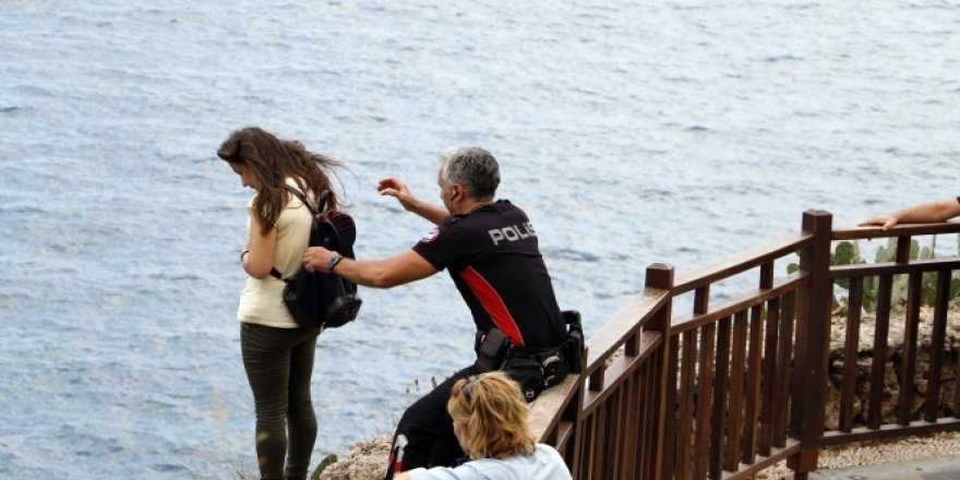 Polisin uzattığı elle ölümden döndü