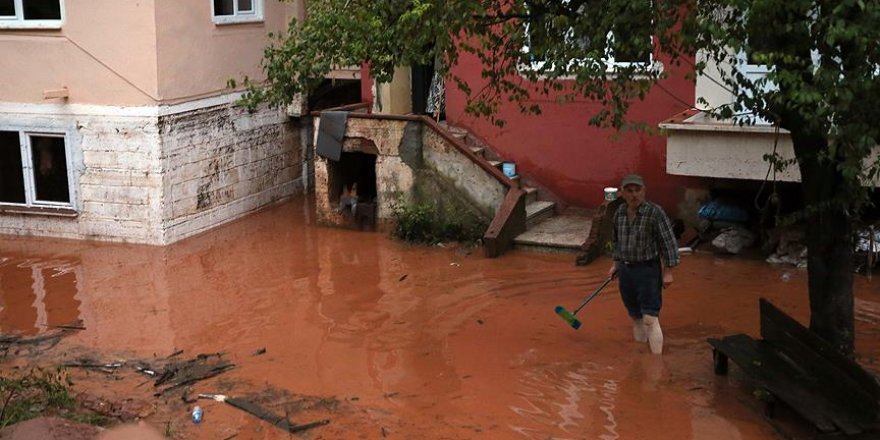 Bartın’da vatandaşlar yaralarını sarmaya çalışıyor