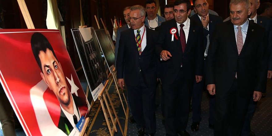 'AK Parti demokrasi tarihine adını altın harflerle yazdırmıştır'