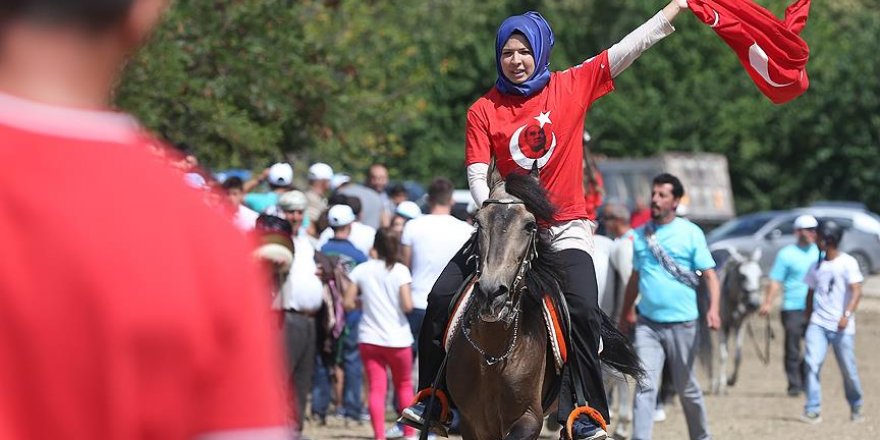 Kayapa Rahvan At Yarışları renkli görüntülere sahne oldu