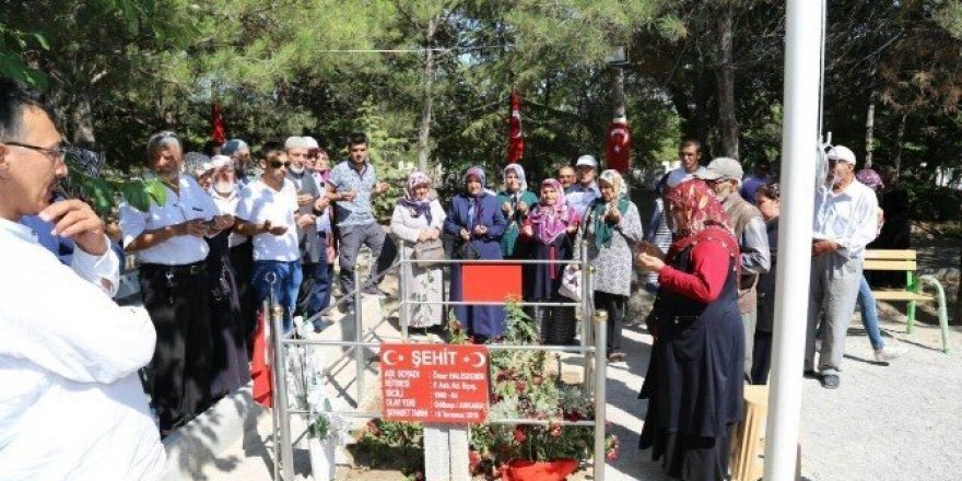 Ereğli Belediyesi Şehit Ömer Halisdemir’in kabrine otobüs kaldırdı