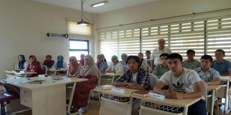 Ahmet Yesevi Üniversitesi İlahiyat Fakültesi öğrencileri Türkiye’de
