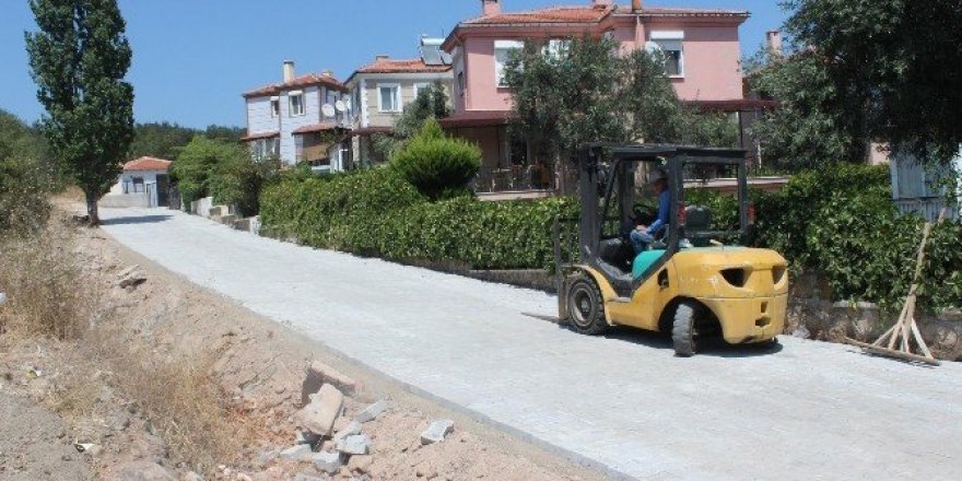 Cunda Adası’nda parke döşeme işlemi devam ediyor