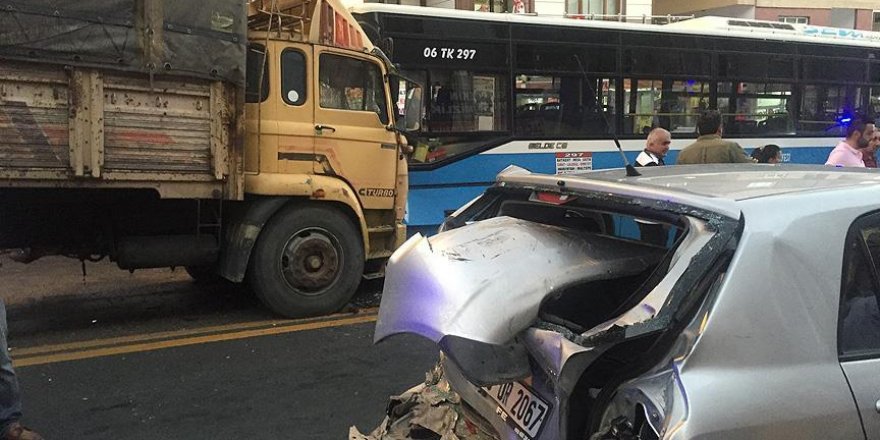 Ankara'da zincirleme trafik kazası: 10 yaralı