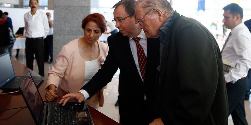 Üniversiteyi kazanan 72 yaşındaki hurdacının kaydını rektör yaptı