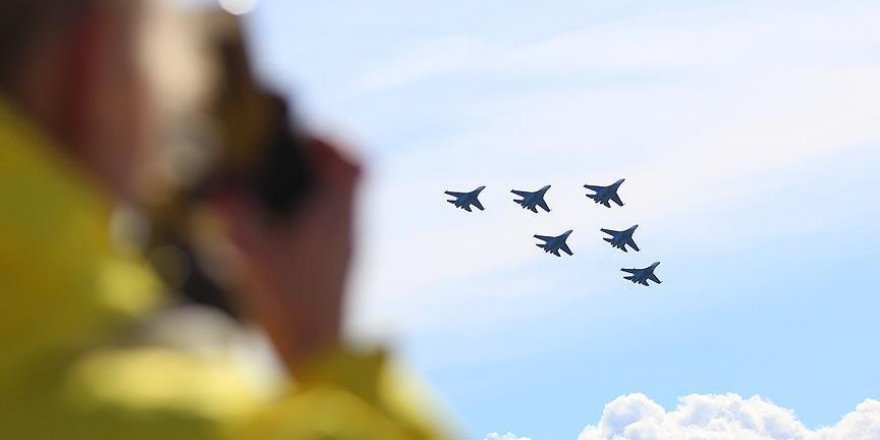 Rus uçakları İran'da