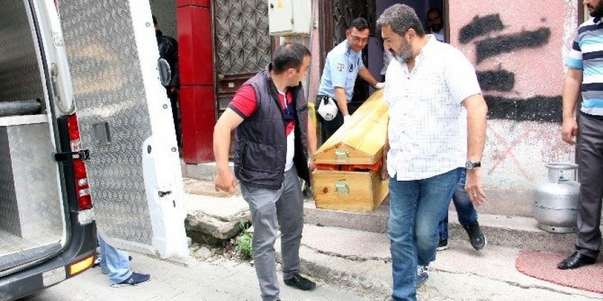 Mahalleyi kötü koku sarınca ceset ortaya çıktı