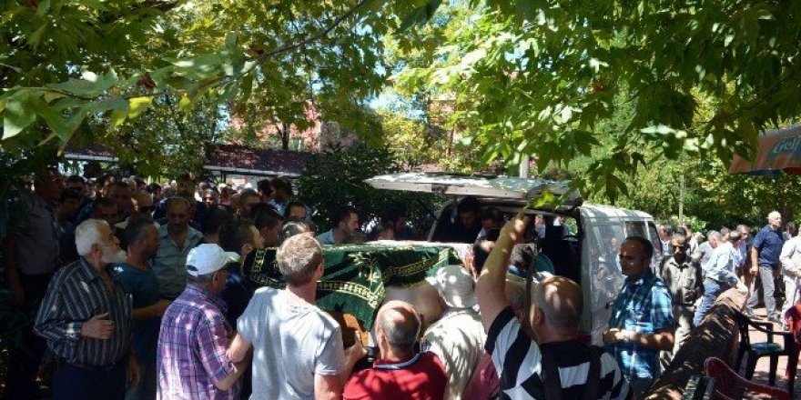 18 aylık Esila son yolculuğuna uğurlandı