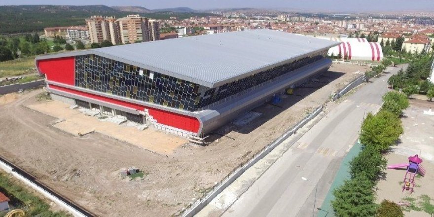 Spor salonu çalışmalarına tüm hızıyla devam ediliyor