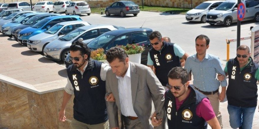 Uşak’ta vali yardımcısı ve kaymakam hakim karşısına çıkarıldı