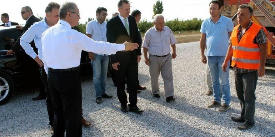 Vali Tapsız, köy yollarında yürütülen çalışmaları inceledi