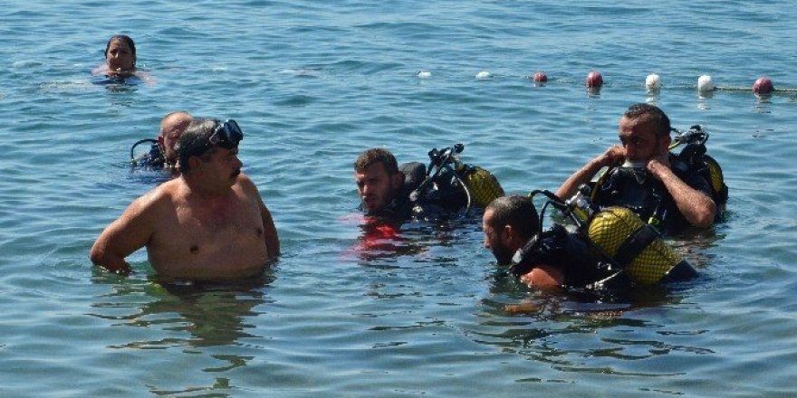 Dalgıçlar plajı temizledi