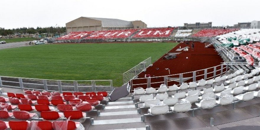 Dev şampiyonlar güreş arena’da altın kemer için güreşecek