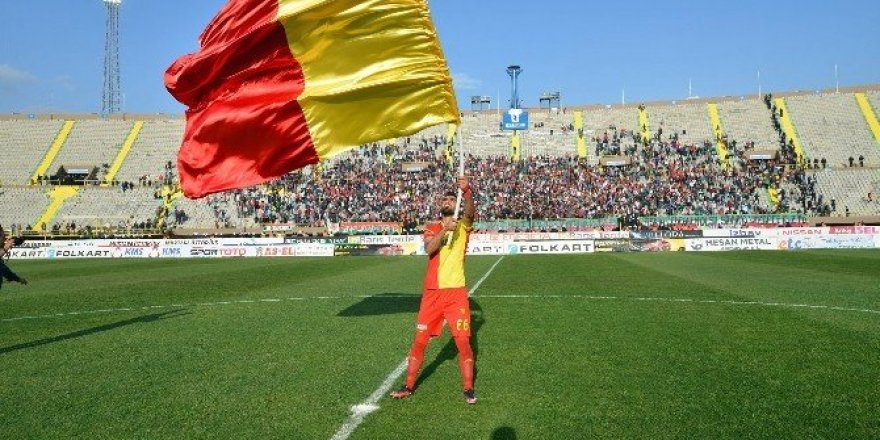 Gençer, 1 yıl daha Göztepe’de