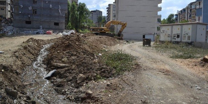 Muş’ta yol yapım çalışması