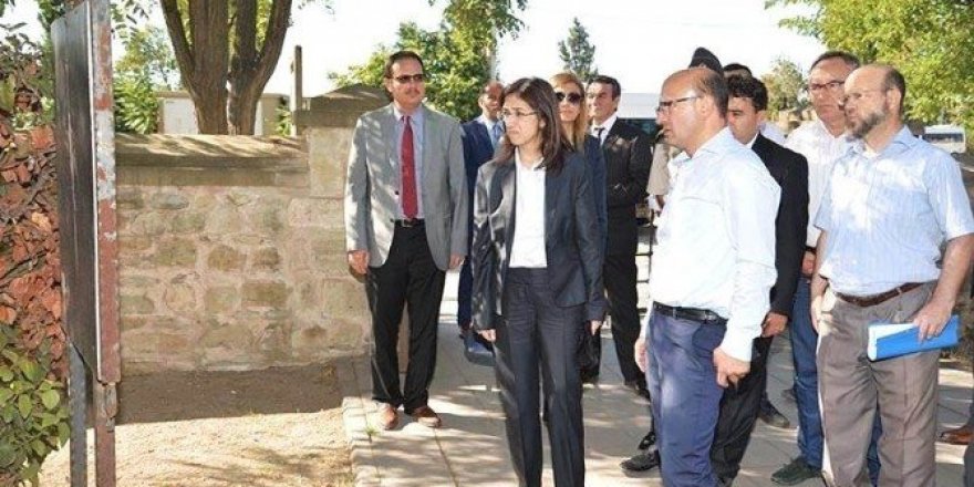 Vali Yılmaz, Altınova’yı gezdi