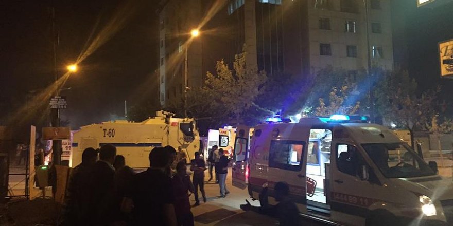 Van'da polis merkezine bomba yüklü araçla saldırı: 20 yaralı