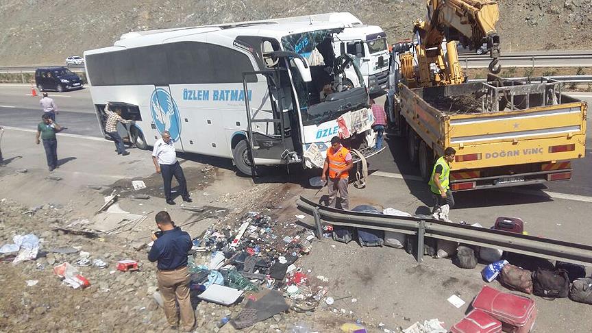 Gaziantep'te yolcu otobüsü devrildi: 4 ölü