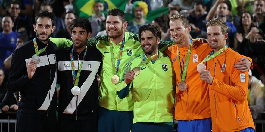 Erkekler plaj voleybolunda altın madalya Brezilya'nın