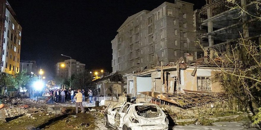 Van'daki saldırıda yaralanan polis memuru şehit oldu