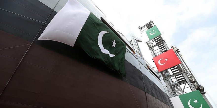 Pakistan için üretilen askeri gemi suya indirildi