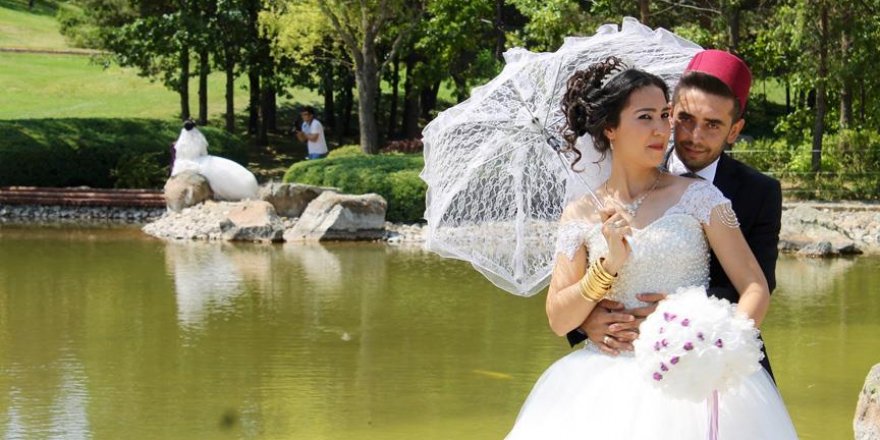 Evlilik anılarını Japon Bahçesi'nde ölümsüzleştiriyorlar