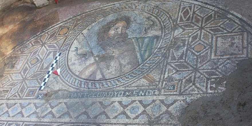 Antik kentte 'Poseidon' tasvirli mozaik bulundu