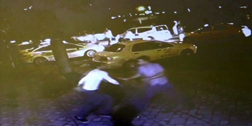 Seyir halindeki taksinin önünü kesip, aracı kaçırdılar