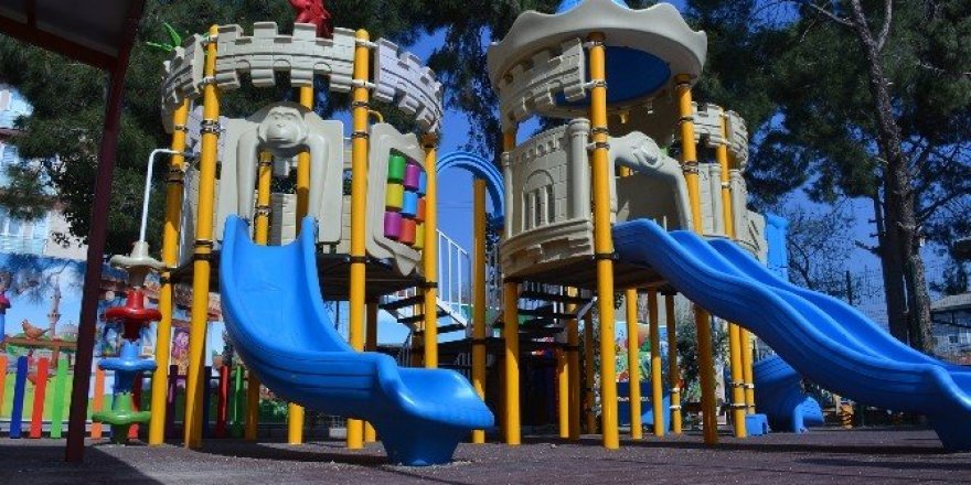 Pamukkale’de çocuklar yeni oyun parklarına kavuştu