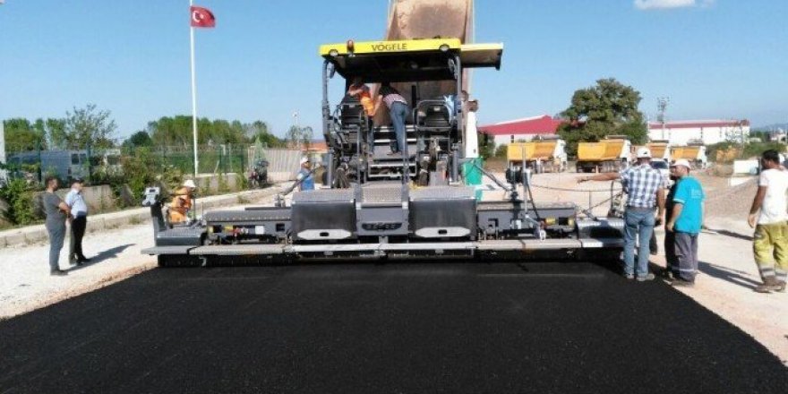 Büyükşehir, Kartepe’de yolları yeniliyor