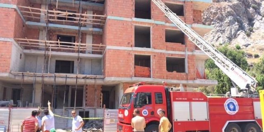 Antalya’da inşaatta göçük: 3 yaralı (1)