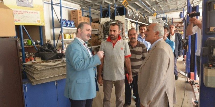 Başkan Özgökçe ve AK Parti heyeti esnafı ziyaret etti