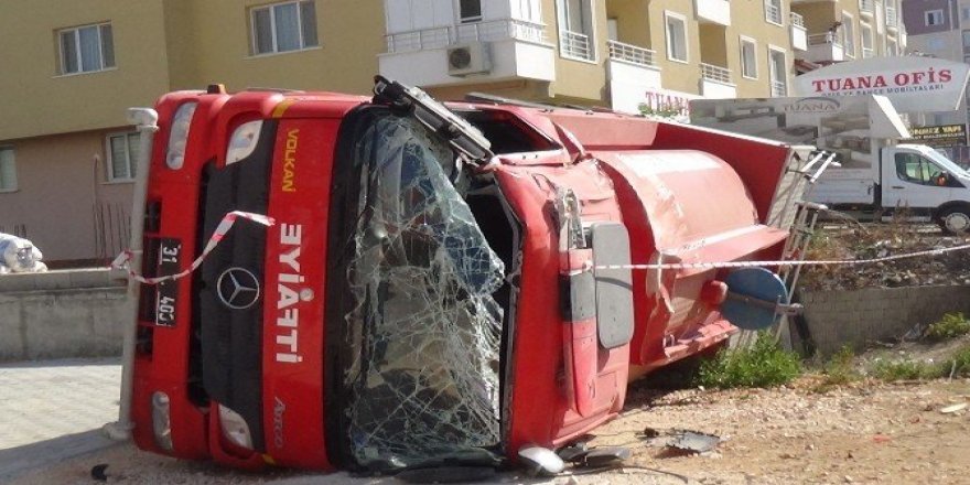 Hatay’da yangına giden itfaiye aracı devrildi: 1 yaralı
